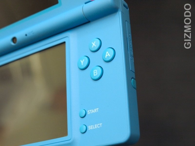 Illustration for article titled Hands On With Nintendo DSi: This Blue Version Looks Downright Electric